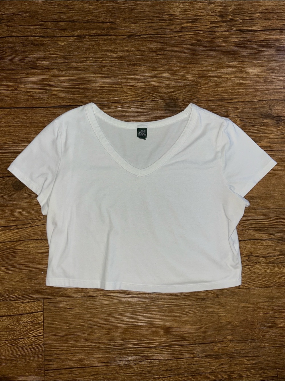 wild fable White V‑Neck Short Sleeve Crop Top - Picture 2 of 5
